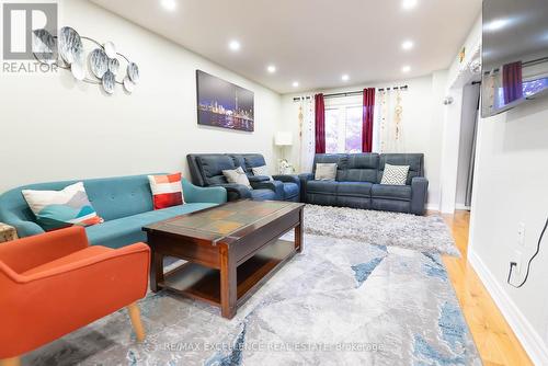 2761 Huntingdon Trail, Oakville, ON - Indoor Photo Showing Living Room