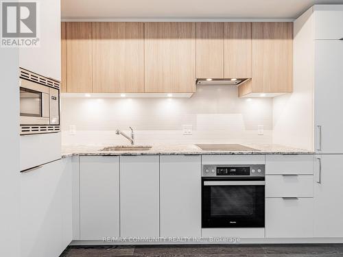 401 - 50 O'Neill Road, Toronto, ON - Indoor Photo Showing Kitchen With Upgraded Kitchen