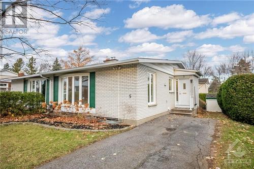 5 Woodmount Crescent, Ottawa, ON - Outdoor