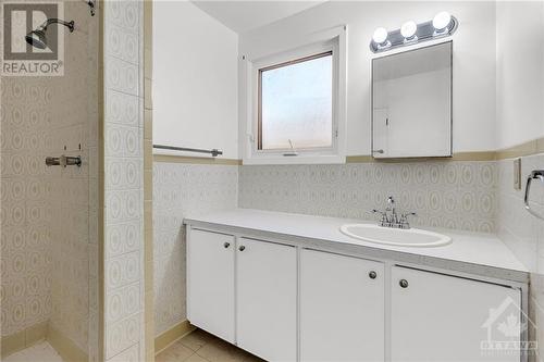 5 Woodmount Crescent, Ottawa, ON - Indoor Photo Showing Bathroom