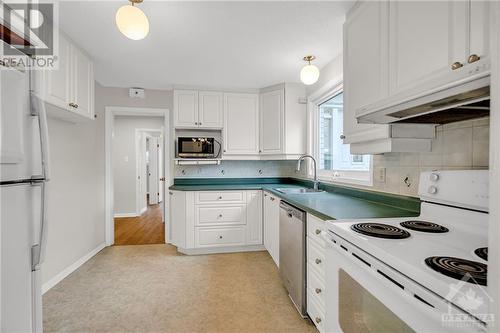 5 Woodmount Crescent, Ottawa, ON - Indoor Photo Showing Kitchen