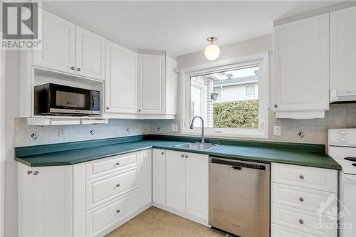 5 Woodmount Crescent, Ottawa, ON - Indoor Photo Showing Kitchen