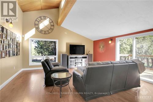 1814 Bedell Road, North Grenville, ON - Indoor Photo Showing Living Room