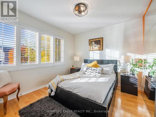 39 Walkview Crescent, Richmond Hill, ON - Indoor Photo Showing Bedroom