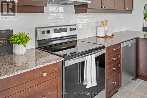 91 Melmar Street, Brampton, ON - Indoor Photo Showing Kitchen With Upgraded Kitchen