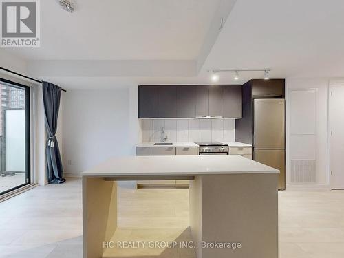 801 - 8 Tippett Road, Toronto, ON - Indoor Photo Showing Kitchen