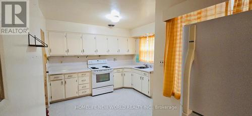 145 Waymar Heights Boulevard, Vaughan, ON - Indoor Photo Showing Kitchen