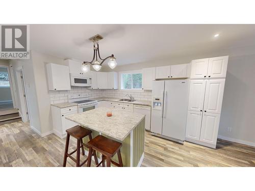 1039 Marsh Road, Quesnel, BC - Indoor Photo Showing Kitchen With Double Sink