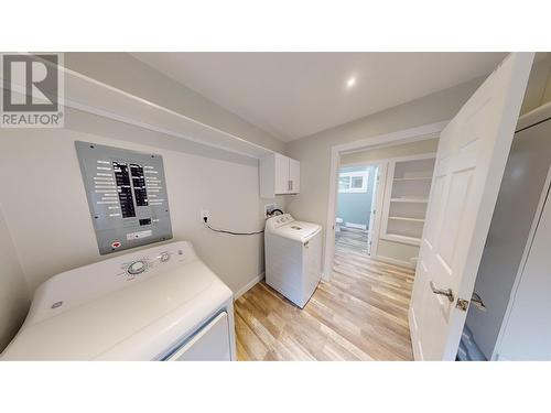 1039 Marsh Road, Quesnel, BC - Indoor Photo Showing Laundry Room