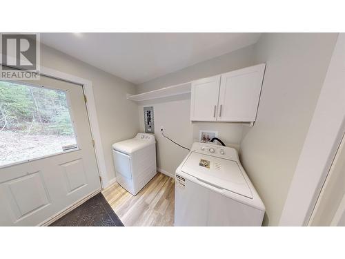 1039 Marsh Road, Quesnel, BC - Indoor Photo Showing Laundry Room