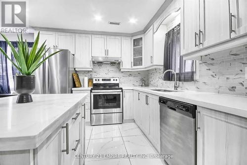 23 Hector Court, Brampton, ON - Indoor Photo Showing Kitchen With Stainless Steel Kitchen With Upgraded Kitchen