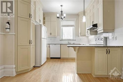 706 Albert Street, Ottawa, ON - Indoor Photo Showing Kitchen