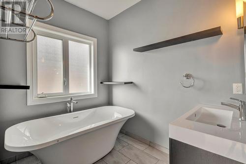 565 San Cabrio Court, Kelowna, BC - Indoor Photo Showing Bathroom