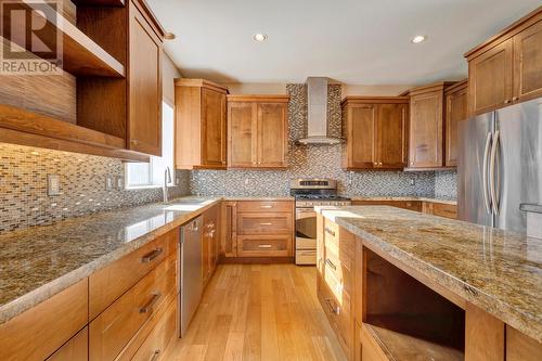 565 San Cabrio Court, Kelowna, BC - Indoor Photo Showing Kitchen With Upgraded Kitchen