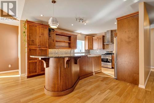 565 San Cabrio Court, Kelowna, BC - Indoor Photo Showing Kitchen