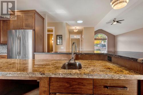 565 San Cabrio Court, Kelowna, BC - Indoor Photo Showing Kitchen