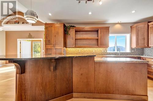 565 San Cabrio Court, Kelowna, BC - Indoor Photo Showing Kitchen