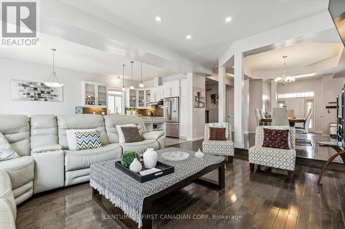 1427 Kains Woods Terrace, London, ON - Indoor Photo Showing Living Room