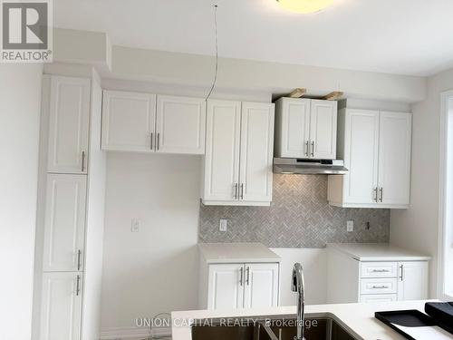 22 Robert Eaton Avenue, Markham, ON - Indoor Photo Showing Kitchen