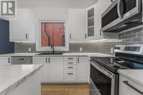 57 Stirton Street, Hamilton, ON - Indoor Photo Showing Kitchen With Upgraded Kitchen