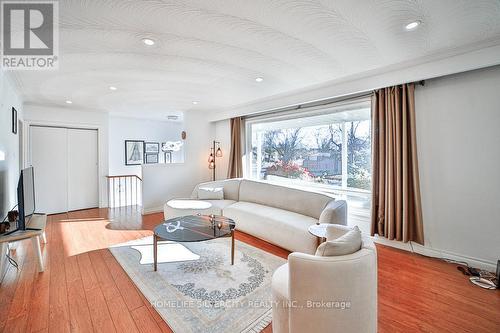 79 Weir Crescent, Toronto, ON - Indoor Photo Showing Living Room