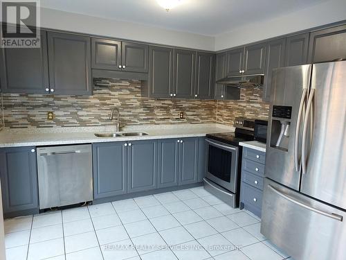 15 Anglers Catch Lane, Brampton, ON - Indoor Photo Showing Kitchen With Double Sink With Upgraded Kitchen