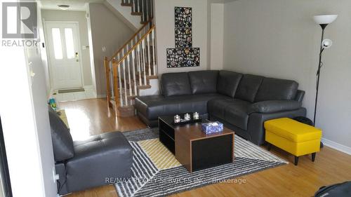 15 Anglers Catch Lane, Brampton, ON - Indoor Photo Showing Living Room