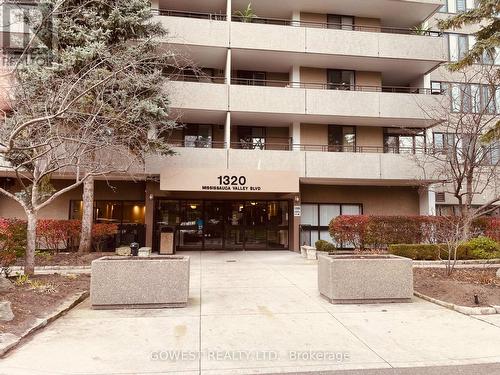 812 - 1320 Mississauga Valley Boulevard, Mississauga, ON - Outdoor With Balcony