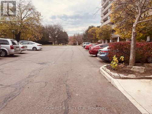 812 - 1320 Mississauga Valley Boulevard, Mississauga, ON - Outdoor