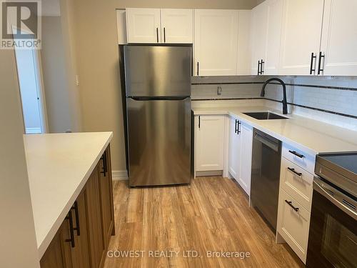 812 - 1320 Mississauga Valley Boulevard, Mississauga, ON - Indoor Photo Showing Kitchen