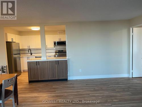 812 - 1320 Mississauga Valley Boulevard, Mississauga, ON - Indoor Photo Showing Kitchen