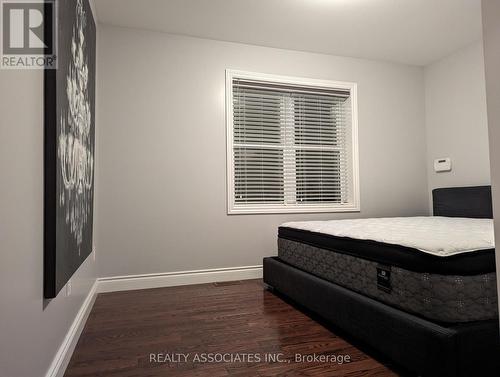 1315 Crossfield Bend, Mississauga, ON - Indoor Photo Showing Bedroom