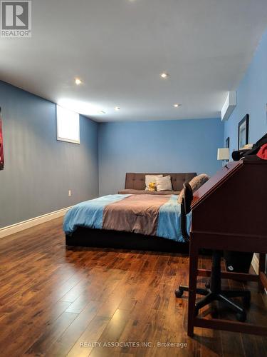 1315 Crossfield Bend, Mississauga, ON - Indoor Photo Showing Bedroom