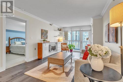 804 - 3 Marine Parade Drive, Toronto, ON - Indoor Photo Showing Living Room