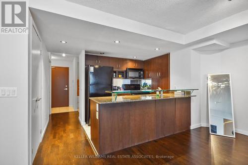 1706 - 8 York Street, Toronto, ON - Indoor Photo Showing Kitchen