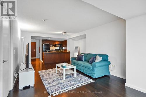 1706 - 8 York Street, Toronto, ON - Indoor Photo Showing Living Room