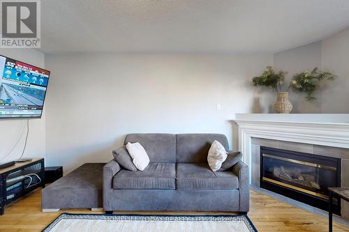 4 Kalmar Crescent, Richmond Hill, ON - Indoor Photo Showing Living Room With Fireplace