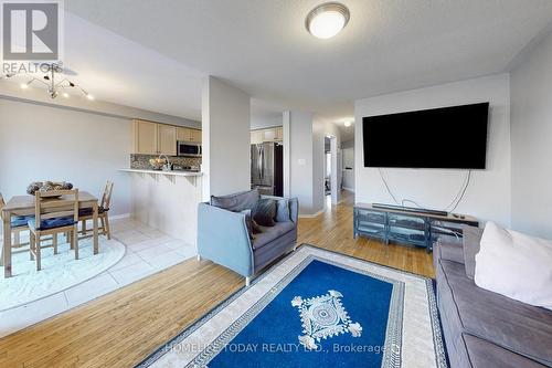 4 Kalmar Crescent, Richmond Hill, ON - Indoor Photo Showing Living Room