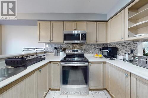 4 Kalmar Crescent, Richmond Hill, ON - Indoor Photo Showing Kitchen