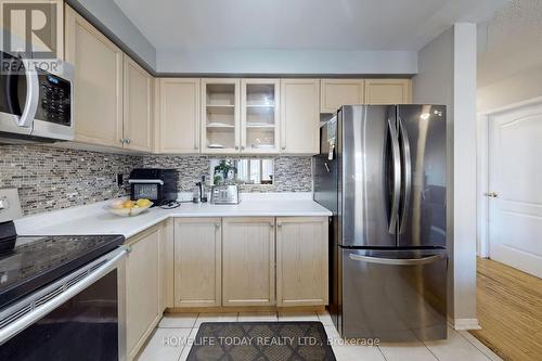 4 Kalmar Crescent, Richmond Hill, ON - Indoor Photo Showing Kitchen