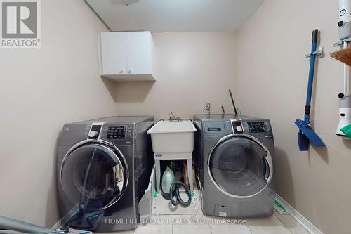 4 Kalmar Crescent, Richmond Hill, ON - Indoor Photo Showing Laundry Room