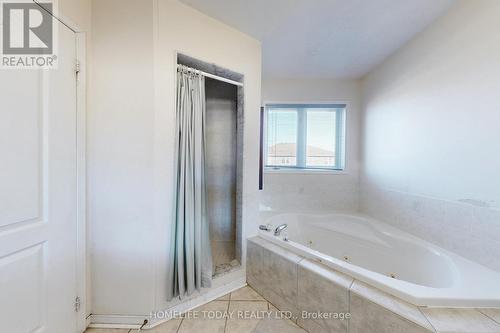 4 Kalmar Crescent, Richmond Hill, ON - Indoor Photo Showing Bathroom