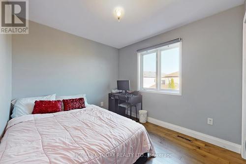 4 Kalmar Crescent, Richmond Hill, ON - Indoor Photo Showing Bedroom