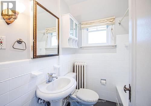 5 Crestview Road, Toronto, ON - Indoor Photo Showing Bathroom