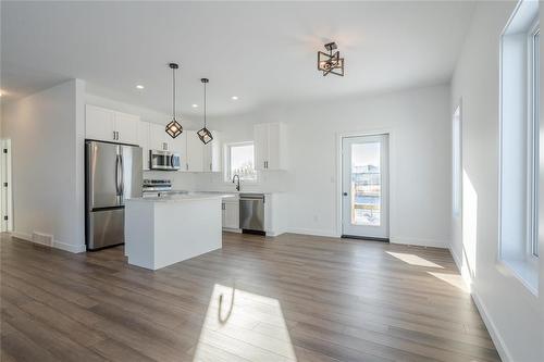 10 Cardinal Way, Landmark, MB - Indoor Photo Showing Kitchen With Upgraded Kitchen