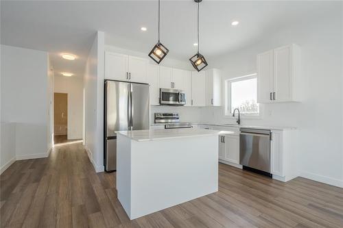 10 Cardinal Way, Landmark, MB - Indoor Photo Showing Kitchen With Upgraded Kitchen