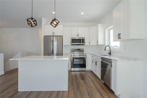 10 Cardinal Way, Landmark, MB - Indoor Photo Showing Kitchen With Upgraded Kitchen