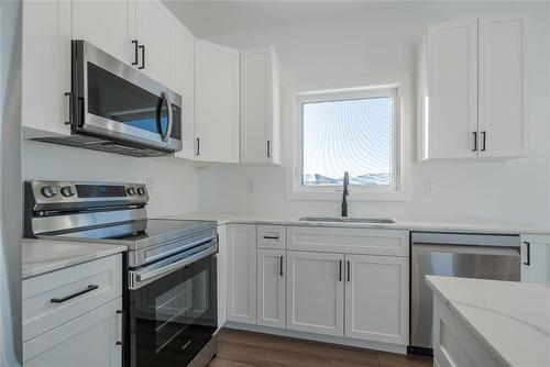 10 Cardinal Way, Landmark, MB - Indoor Photo Showing Kitchen