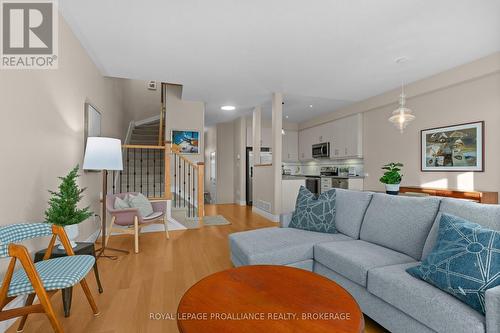 311 Janette Street, Kingston (City Northwest), ON - Indoor Photo Showing Living Room