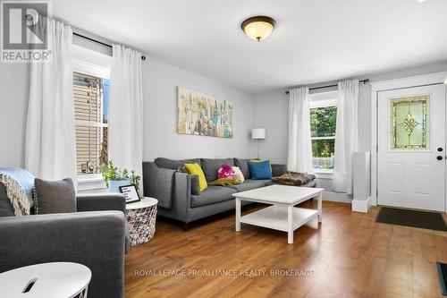 396 Division Street, Kingston (East Of Sir John A. Blvd), ON - Indoor Photo Showing Living Room